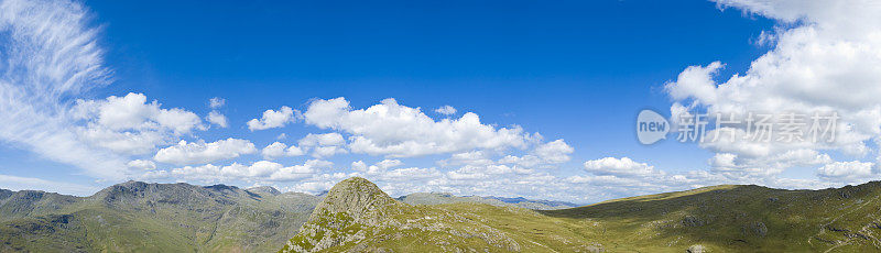 湖区的Sca Fell和Langdale pike